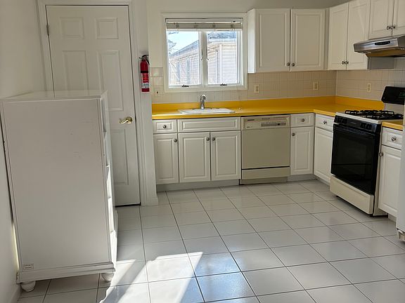 5th image of 32 Saint Francis St #3