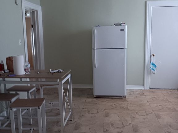 5th image of 951 W 19th St #2