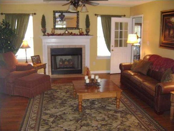 4th image of 10104 Larkspur Dr