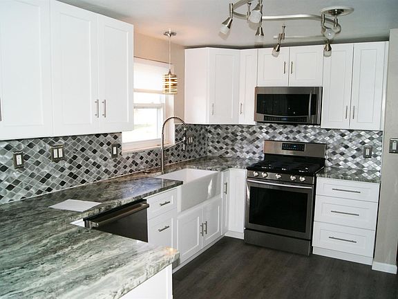3rd image of 5783 Meadowview Dr