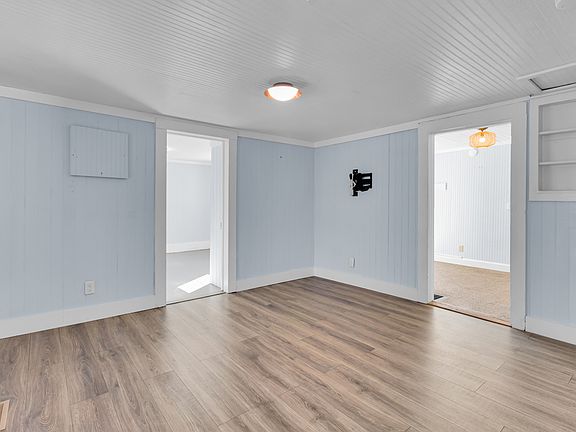5th image of 2107 Bay St