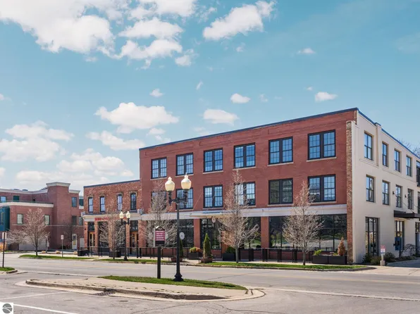 86 Washington St #211, Manistee, MI 49660