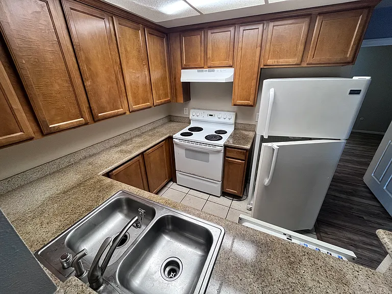 432 Edgehill Ln #129 — Photo 9