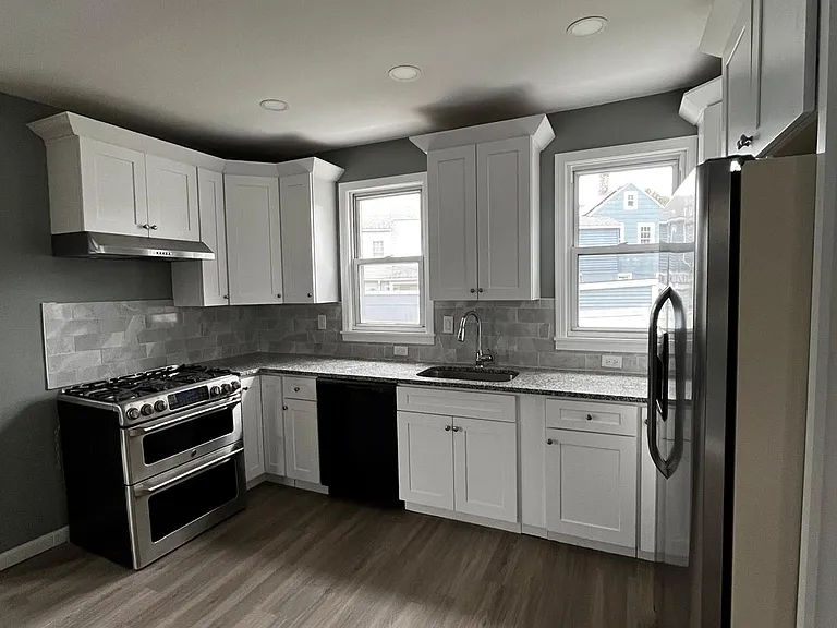 587 Arch St — Photo 4