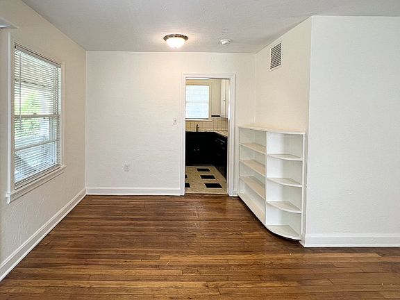 5th image of 1122-1124 NW 4th Ave