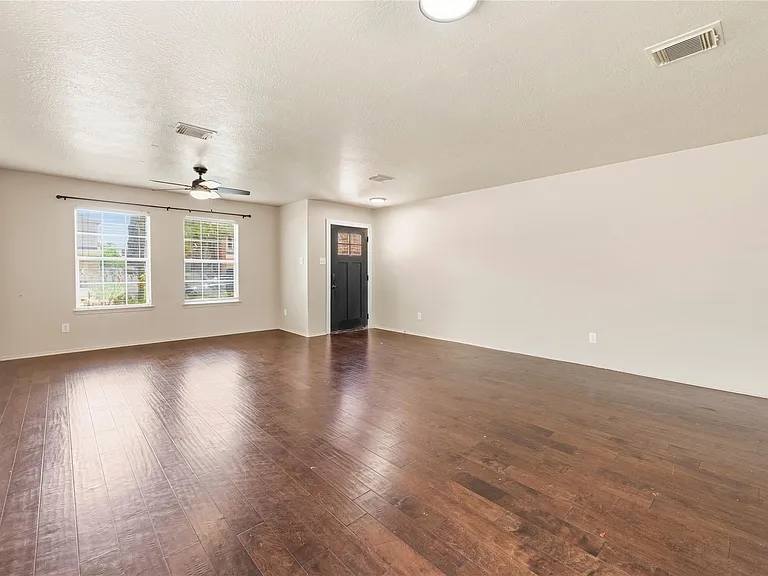 19526 Cliffsage Ct — Photo 3