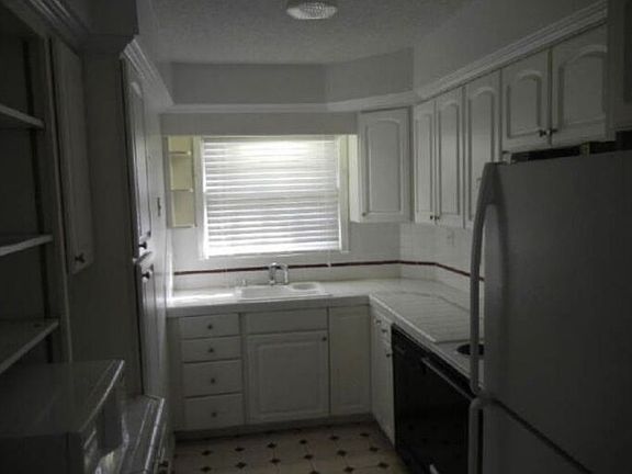 2nd image of 2040 Kings Gate Cir APT A