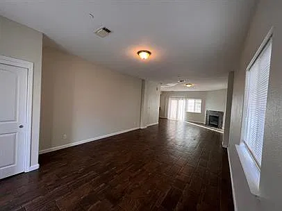 4 bed, 3.5 bath, 1971 sqft, $2,395 — Photo 2