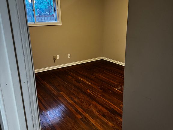 5th image of 351 Thompson St