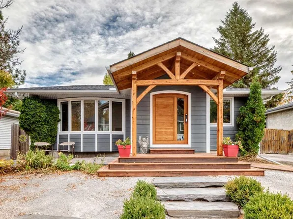 448 W Cantrell Dr SW, Calgary, AB T2W 2K7