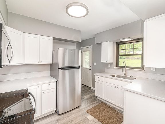 5th image of 526 Hallam Ave