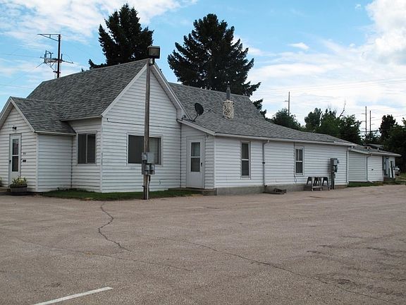 3rd image of 924 Main St