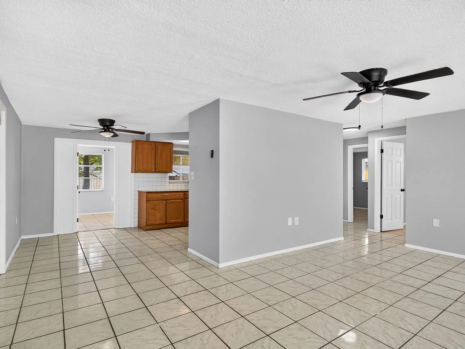 3 bed, 1100 sqft, $1,650 — Photo 4