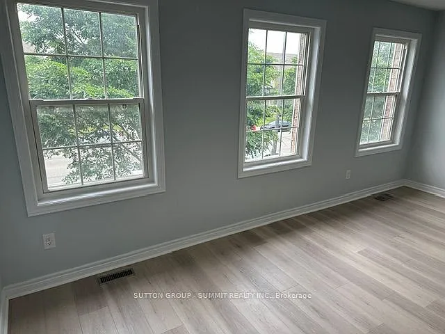 5440 10th Line W — Photo 2