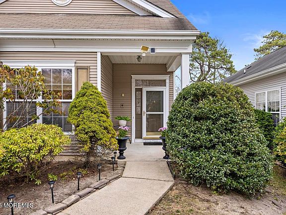 3rd image of 43 Silverspring Drive