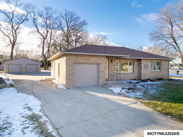 519 17th St W, Clear Lake, IA 50428