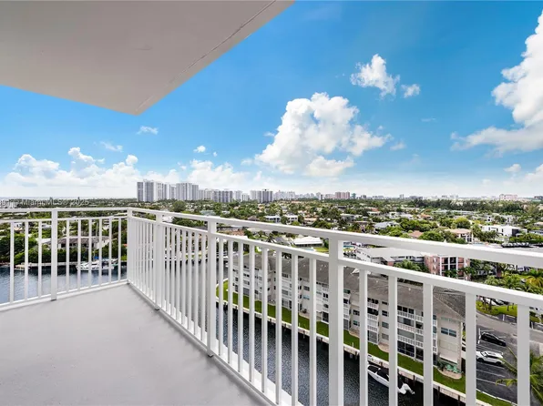 427 Golden Isles Dr APT 14J, Hallandale, FL 33009