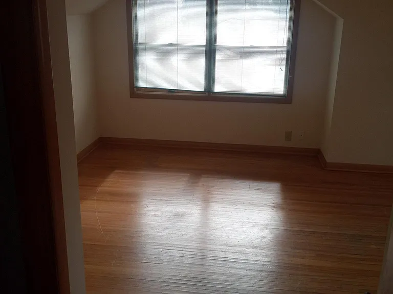 517 S 6th St — Photo 11