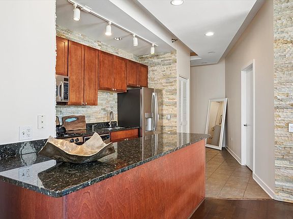 4th image of 720 N Larrabee St APT 1601