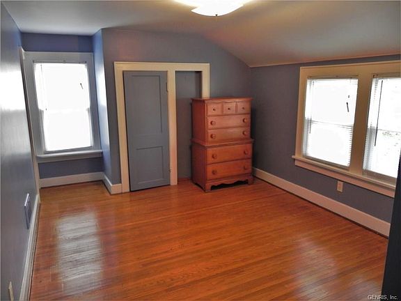 4th image of 702 Linden Ave