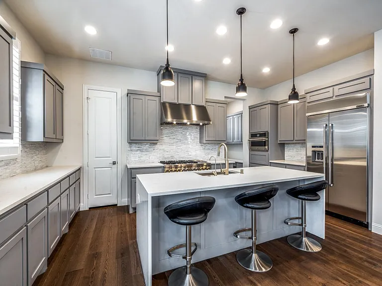 905 Asbury Dr — Photo 9