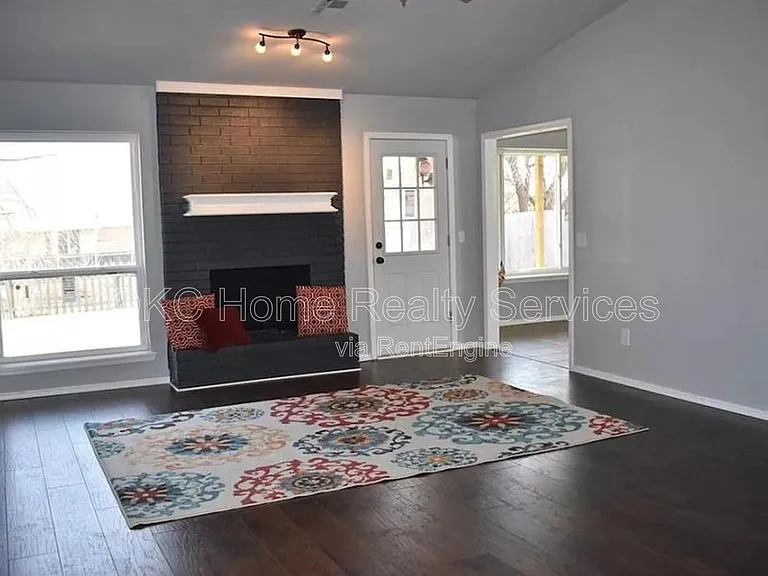 504 Marathon Dr — Photo 4