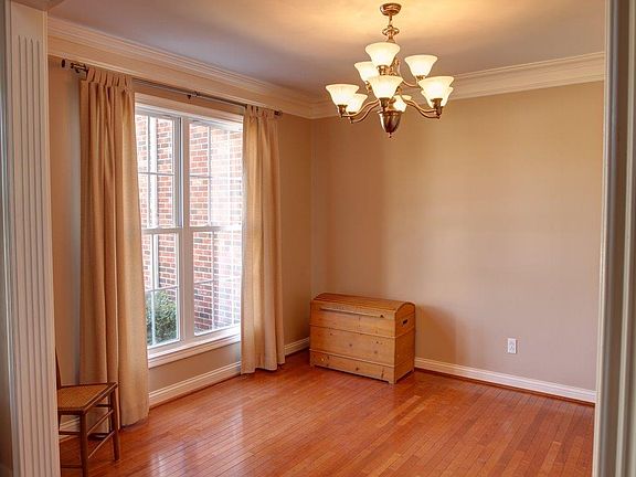 4th image of 803 Abingdon Ln