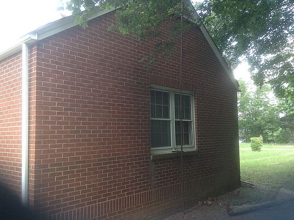 3rd image of 946 Railroad St