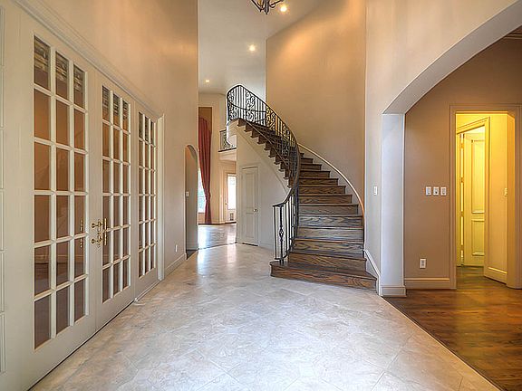 4th image of 4625 Redwood Court