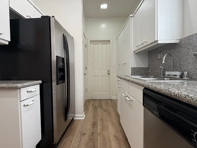Lindbrook Manor Apartments — Photo 125