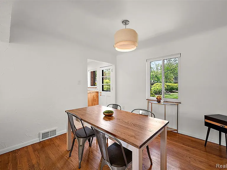 1065 Wimbleton Dr — Photo 5