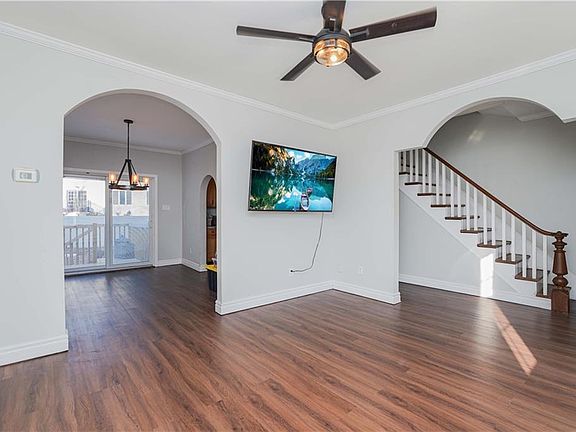4th image of 364 Sleight Ave