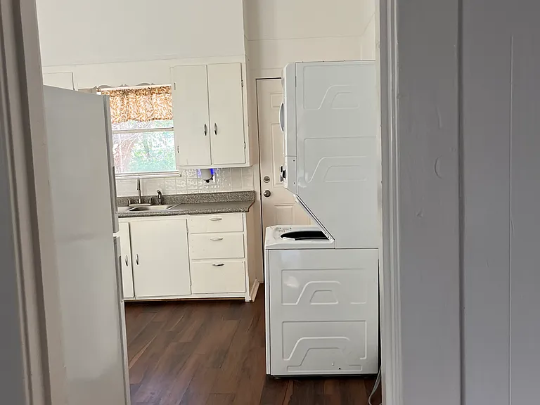 431 E Woodard St #101 — Photo 24