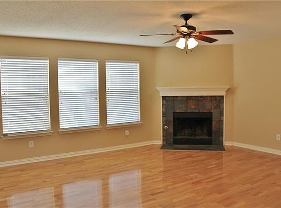 3rd image of 412 Magnolia Dr