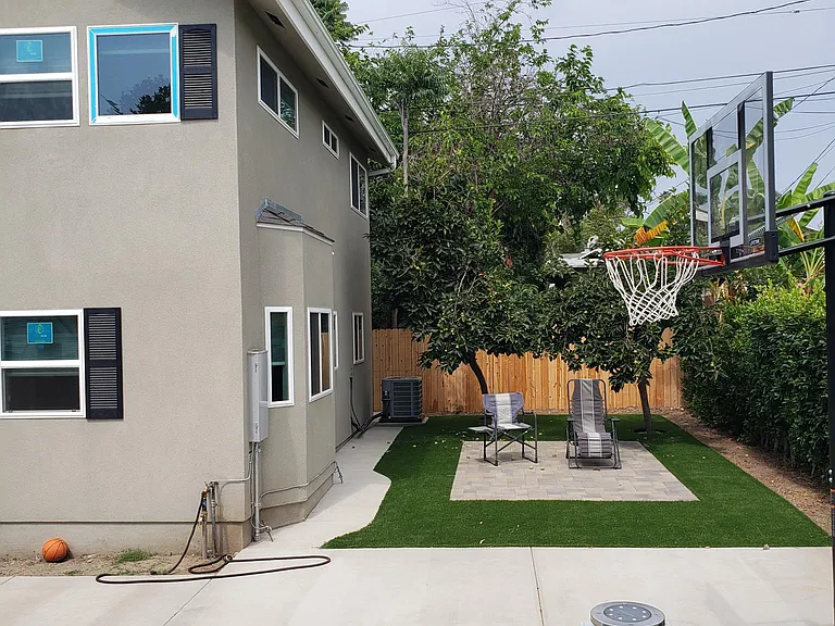 161 S Kingsley Dr — Photo 11