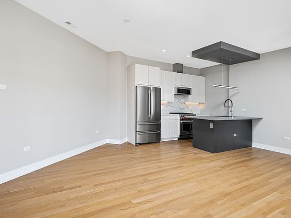 5th image of 680 N Milwaukee Ave APT 601