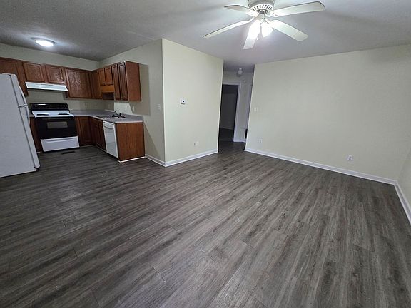 3rd image of 330 Elmo St APT 1