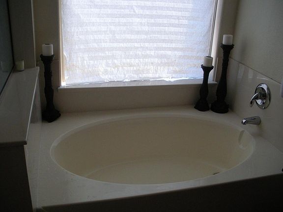 5th image of 43962 W Wade Dr