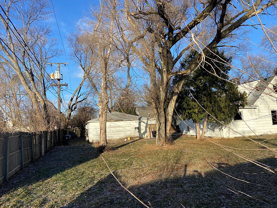 2nd image of 229 E Pineview Dr