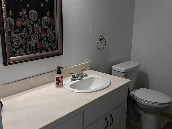 5th image of 180 Lang St