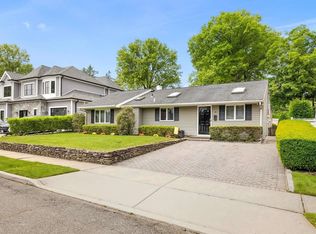14 Robert Rd, Glen Cove, NY 11542
