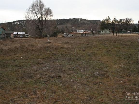 4th image of 1347 NW Studebaker Dr
