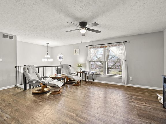 5th image of 303 Westwood Ct