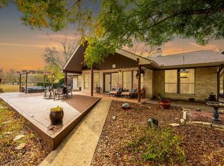 965 Lochaven Ln, Kerrville, TX 78028