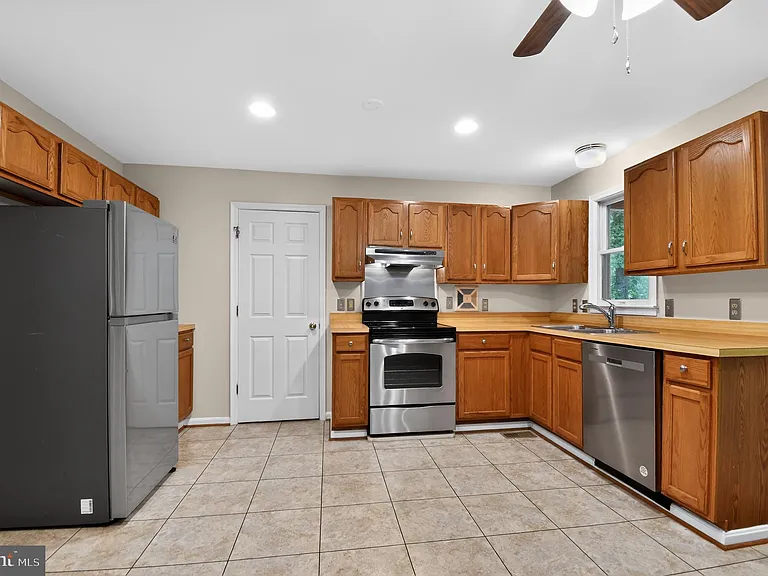 5118 Coach Ct — Photo 9