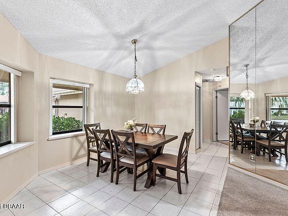 4th image of 10 Bolling Ln