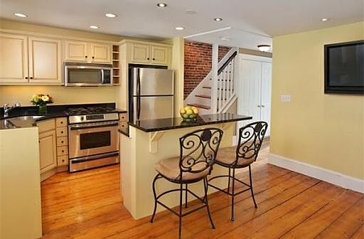 1st image of 17 Ellwood St #3