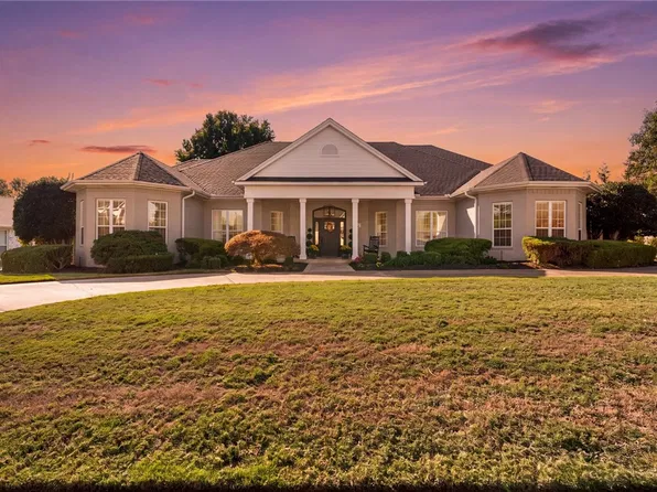 8 W Wembly Dr, Rogers, AR 72758