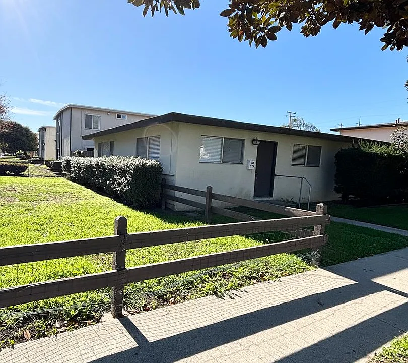 320 & 324 E Pine Ave