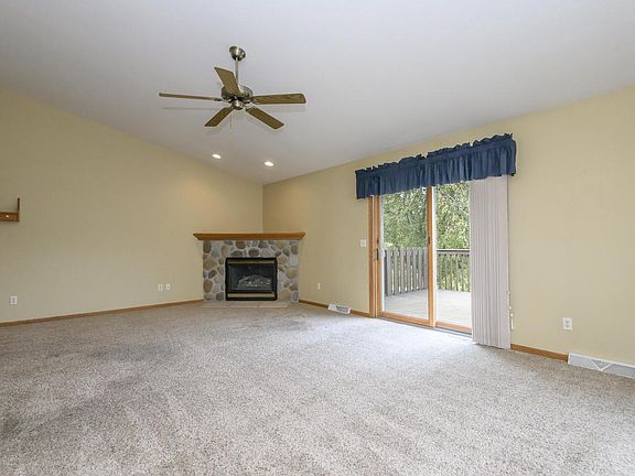 3rd image of 3004 Valley AVENUE